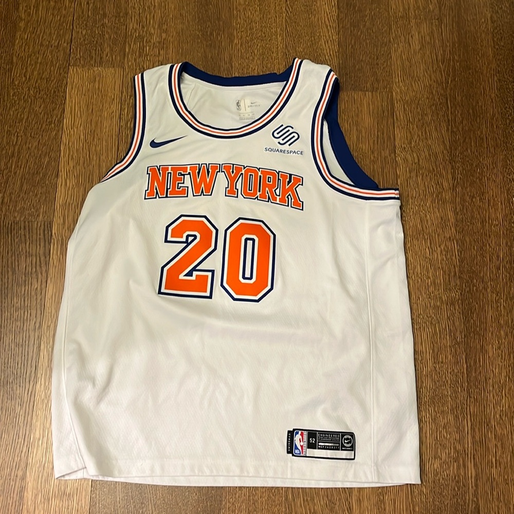 Knicks jersey in great condition